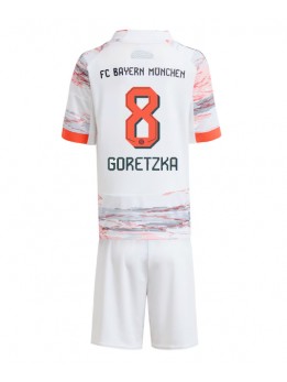 Bayern Munich Leon Goretzka #8 Replika Borta Kläder Barn 2025-26 Kortärmad (+ byxor)